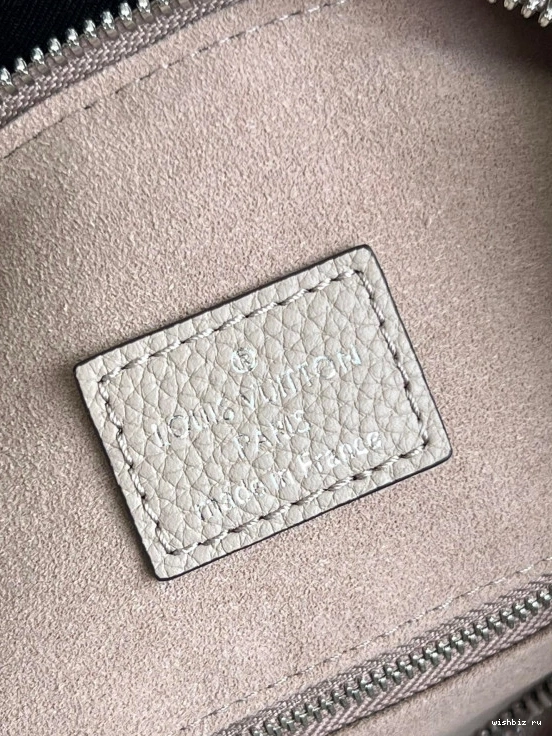 WIS WHY KNOT LOUIS VUITTON 1211